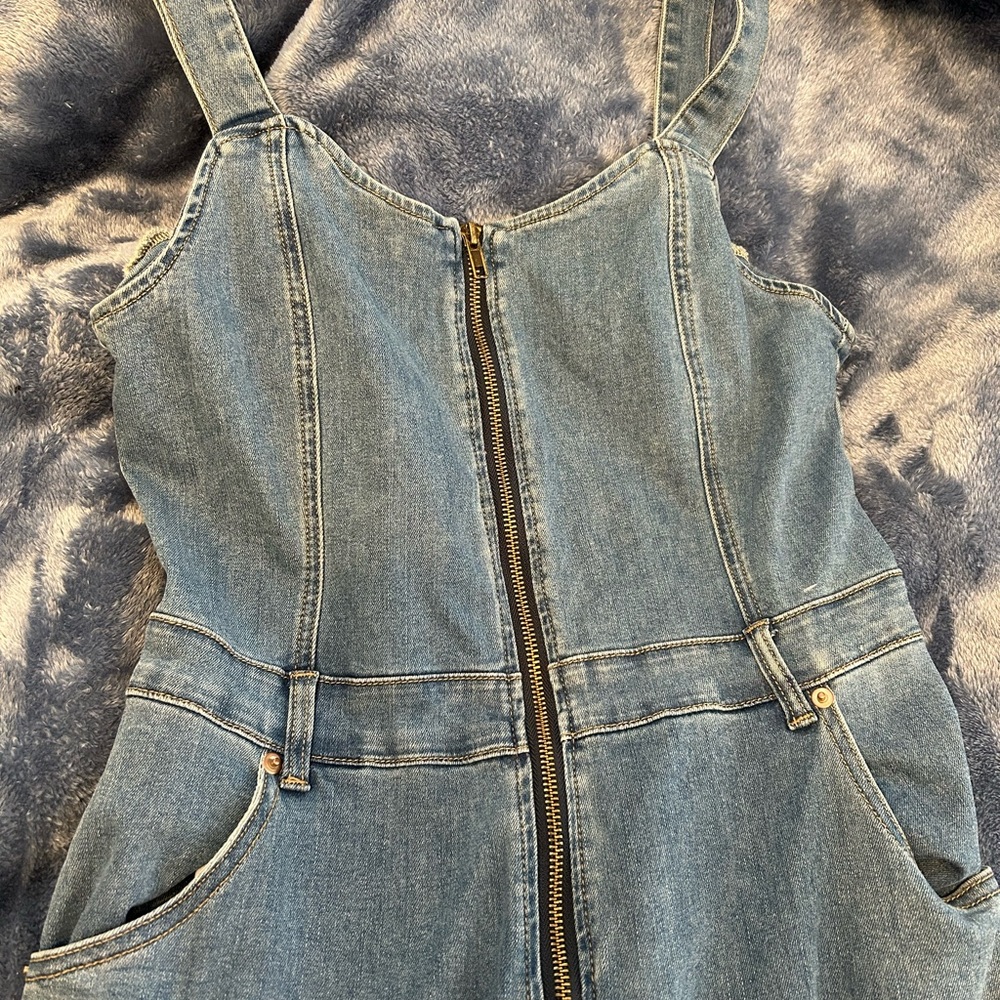Pink Lily - Tillie - medium washed Jean jumpsuit